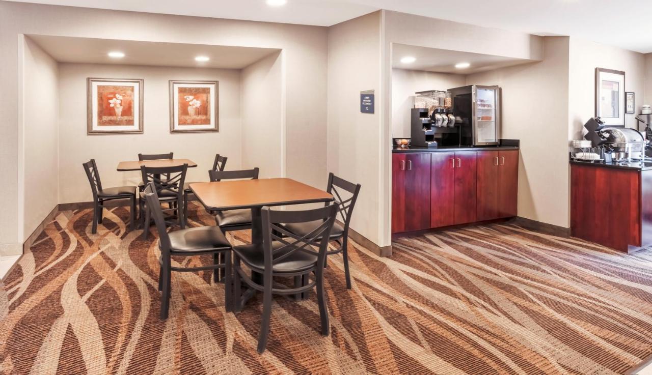 Hotel Cobblestone & - Durand